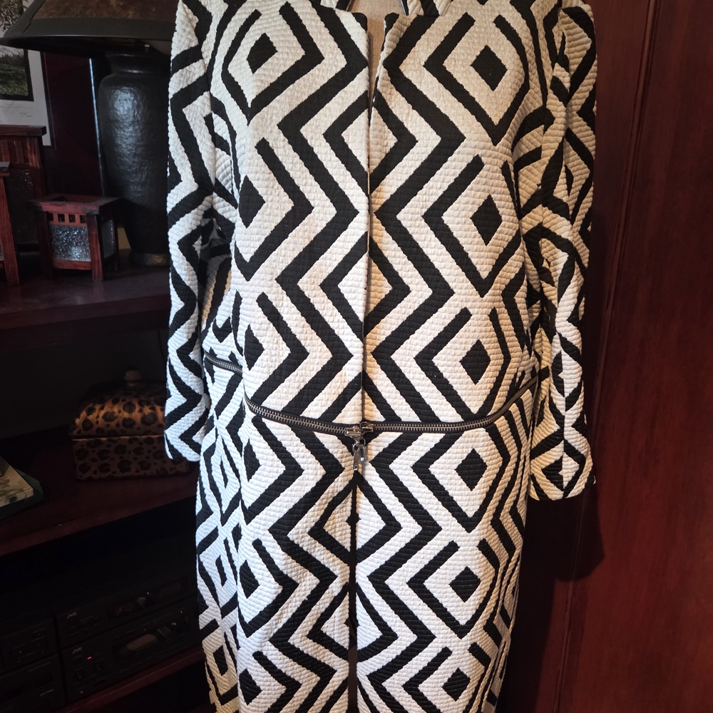 Chico's Black and White Geometric Long Sleeve Dress